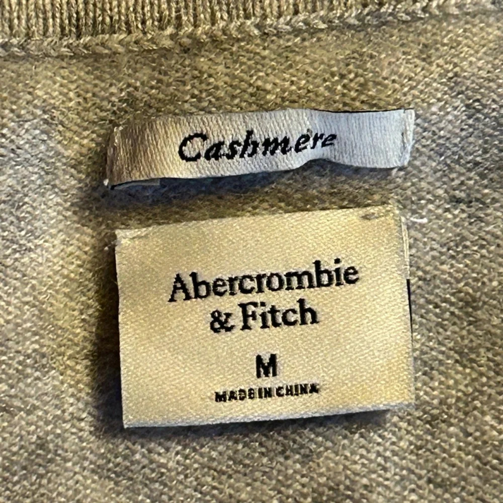 Abercrombie & Fitch Cashmere Gray V-Neck Sweater Retail $160 Size Medium - Picture 2 of 6